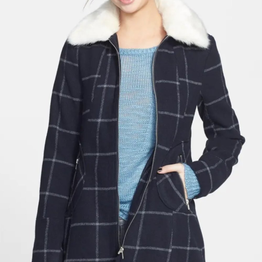 CoffeeShop Checkered Coat / Faux-Fur Collar